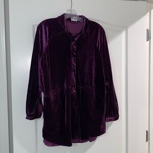 Woman’s long sleeve purple velvet button down shirt size M new